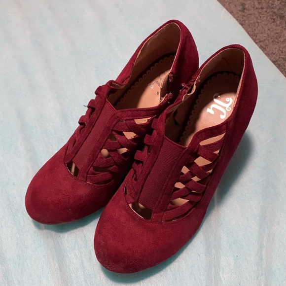 Women’s heels, never worn in excellent shape. - Picture 3 of 4